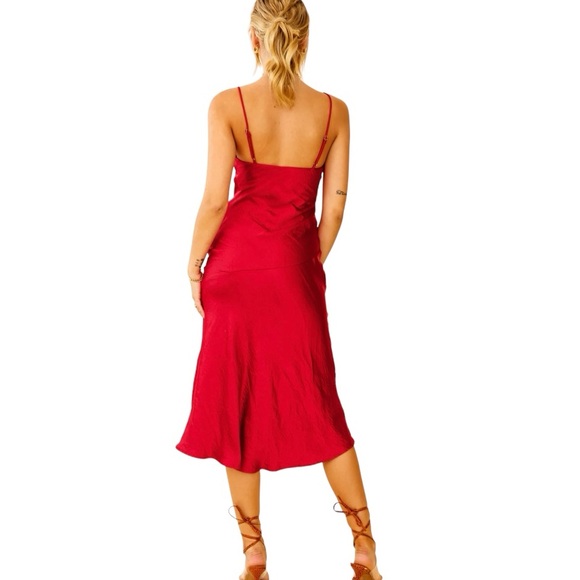 Selfie Leslie Well Versed Pleated Bust Front Split Dress in Wine - Picture 2 of 16